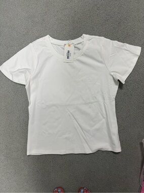 NWT Women’s White Short Sleeve Crewneck Tee